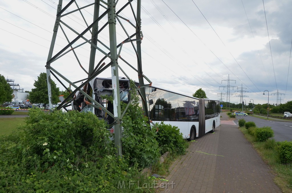 Schwerer Bus Unfall Koeln Porz Gremberghoven Neuenhofstr P396.JPG - Miklos Laubert